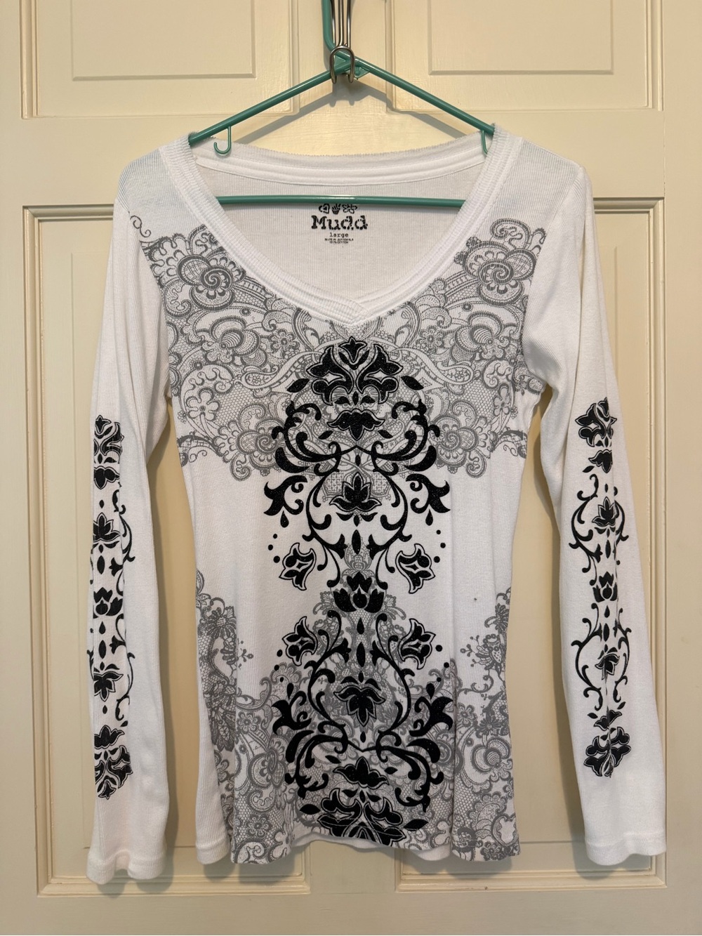 Women’s Long Sleeve V Neck Top shirt blouse art winter travel holiday casual